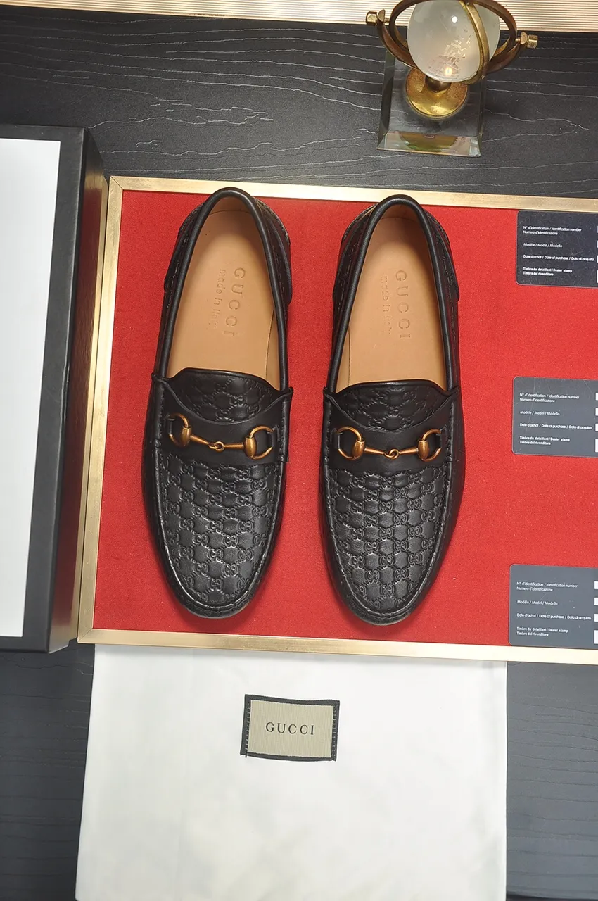 Men's shoes💰500💶Italy's top luxury men's shoe giant (GUCCI) (Gucci) (full cowhide lining) new arrival🍃Original European style🔰 Pleasant to the eye😍In order to make the shoes more durable and non-deformable🌀The production continues to follow traditional methods but there is still no lack of innovation💪Choose original sheepskin for the leather♻️ Smooth and natural And extra bright ⭐Made of imported cowhide, the first choice of rich people 38-45 (45 customized)